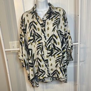 Entro Size S/M Oversized Flowy Floral Button-Up Blouse‎